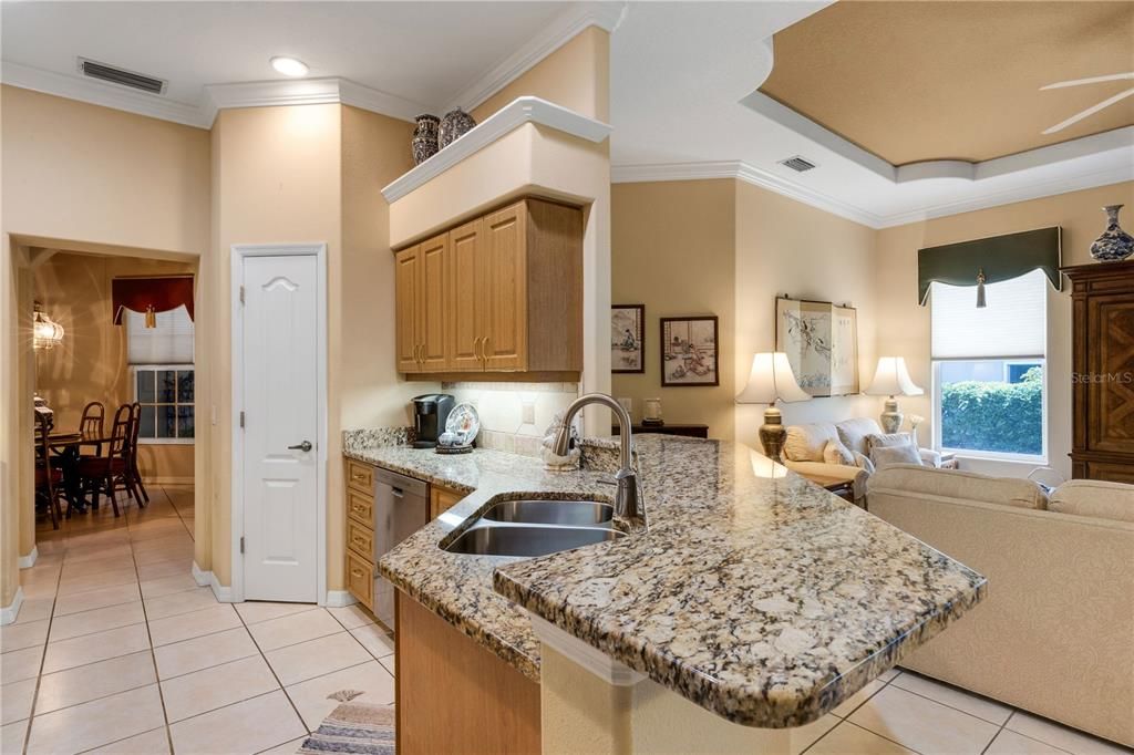 Activo con contrato: $329,000 (2 camas, 2 baños, 1827 Pies cuadrados)