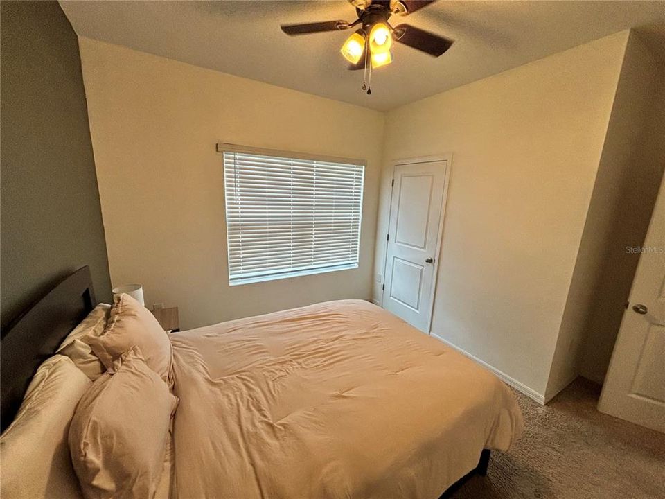 合同活跃: $2,490 (4 贝兹, 2 浴室, 2296 平方英尺)