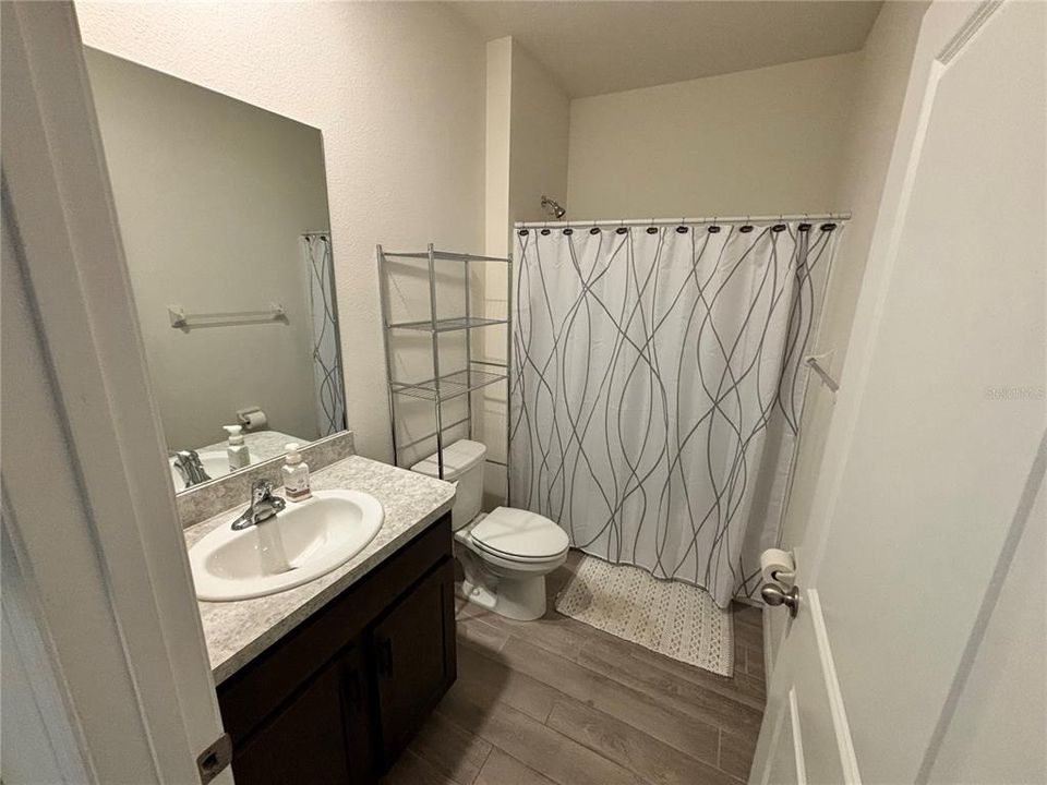 合同活跃: $2,490 (4 贝兹, 2 浴室, 2296 平方英尺)