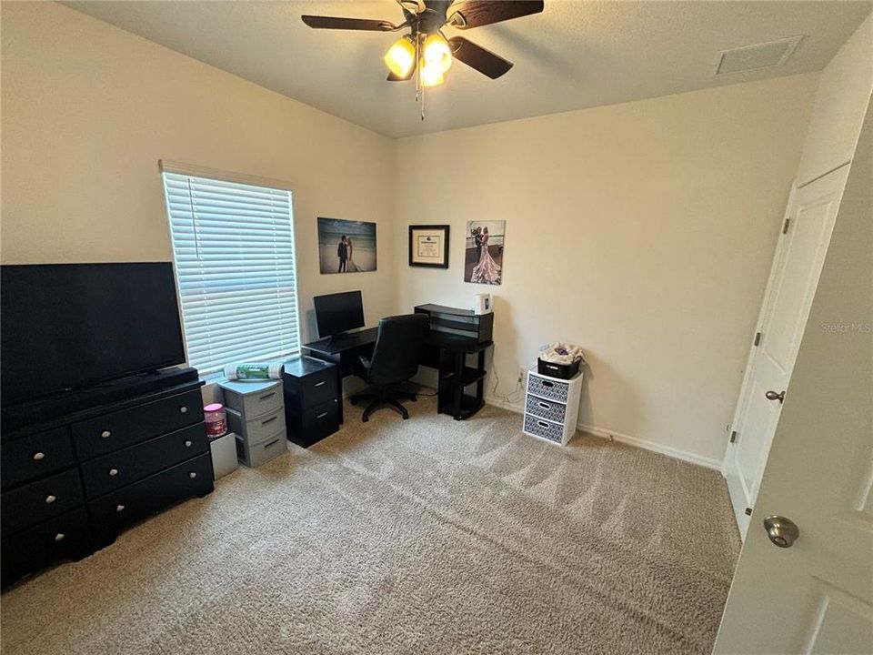 合同活跃: $2,490 (4 贝兹, 2 浴室, 2296 平方英尺)