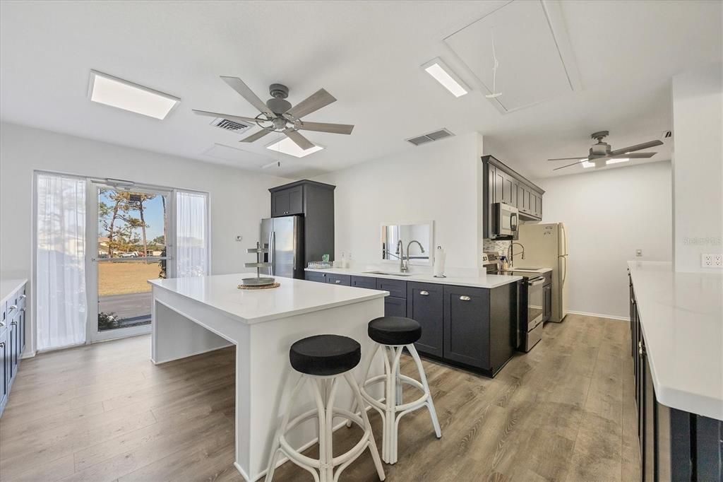 Activo con contrato: $179,000 (2 camas, 2 baños, 1409 Pies cuadrados)