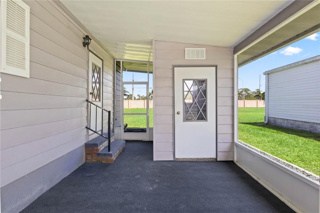 На продажу: $129,900 (2 спален, 2 ванн, 1035 Квадратных фут)