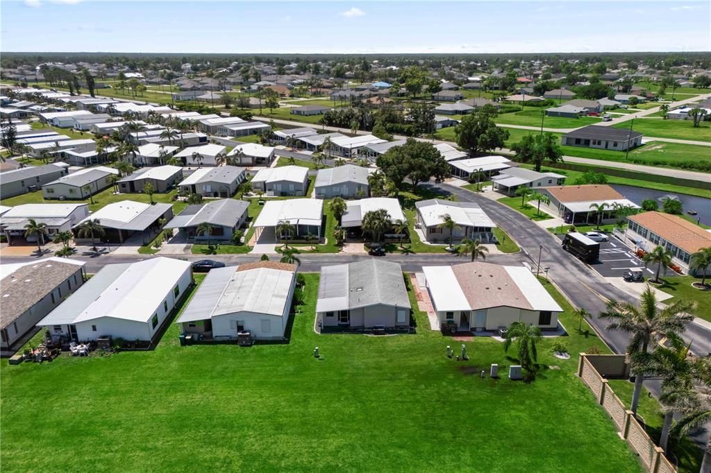 На продажу: $129,900 (2 спален, 2 ванн, 1035 Квадратных фут)