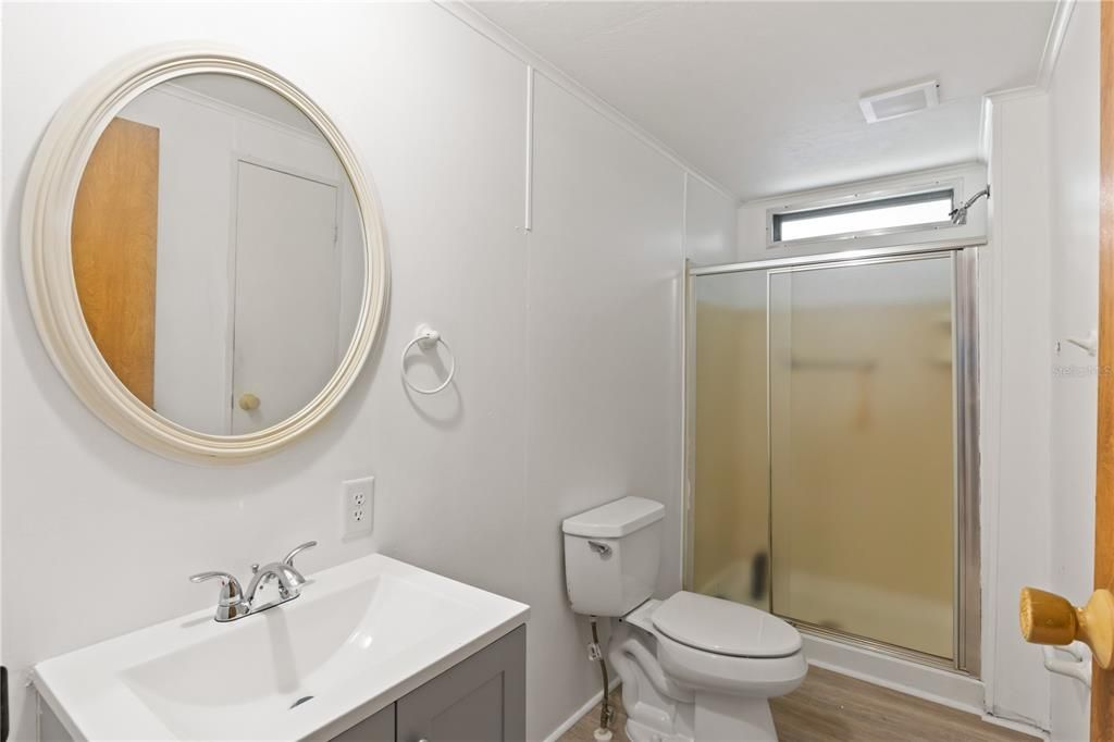 На продажу: $129,900 (2 спален, 2 ванн, 1035 Квадратных фут)