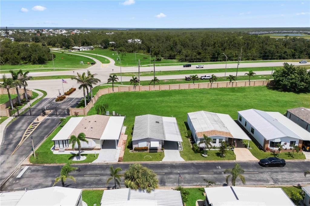 На продажу: $129,900 (2 спален, 2 ванн, 1035 Квадратных фут)