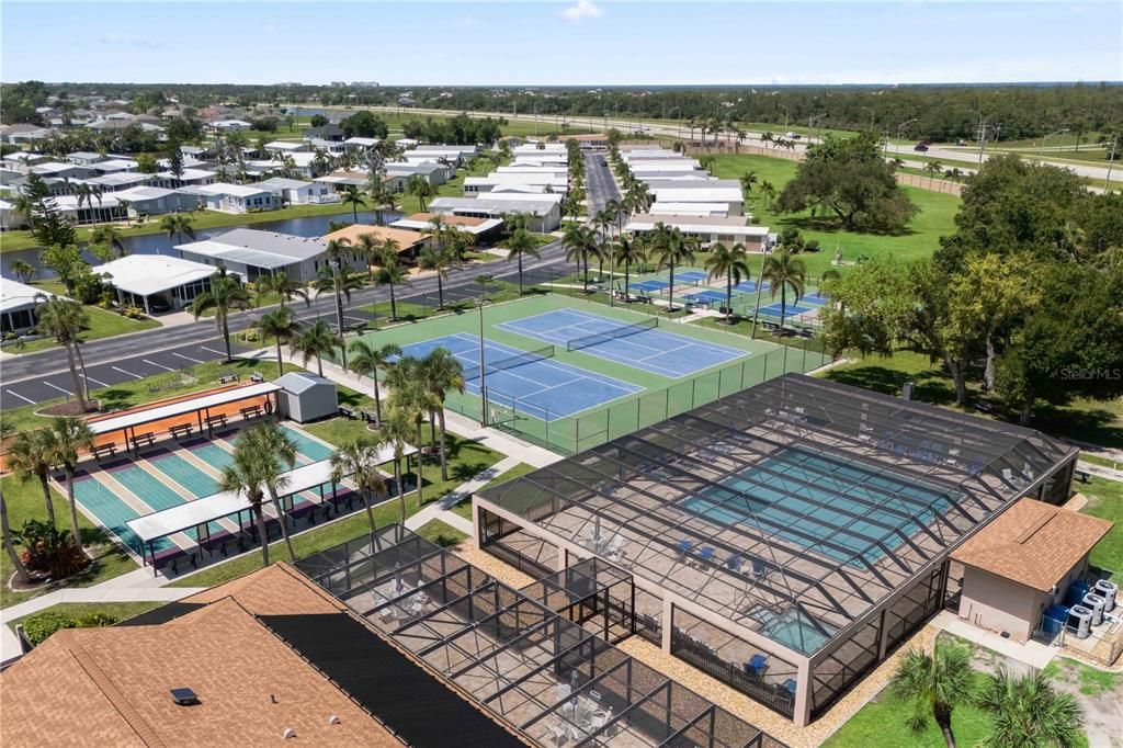 На продажу: $129,900 (2 спален, 2 ванн, 1035 Квадратных фут)