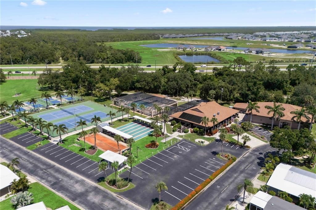 На продажу: $129,900 (2 спален, 2 ванн, 1035 Квадратных фут)