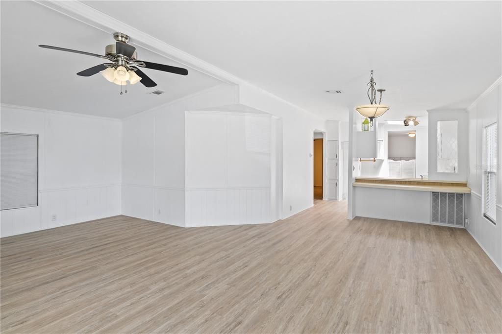 На продажу: $129,900 (2 спален, 2 ванн, 1035 Квадратных фут)