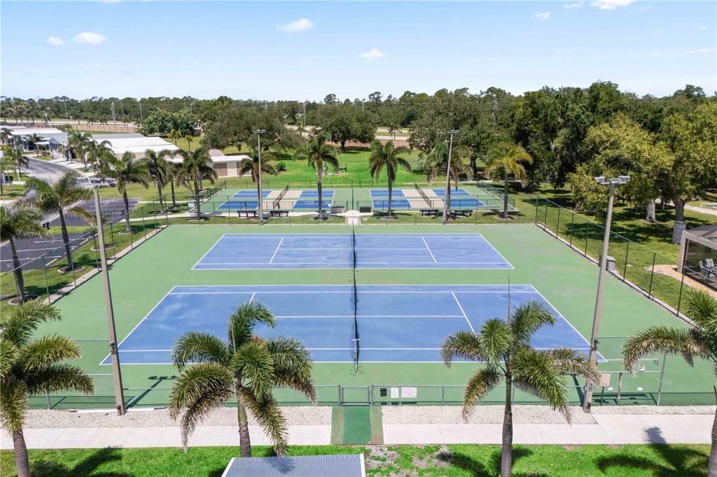 На продажу: $129,900 (2 спален, 2 ванн, 1035 Квадратных фут)