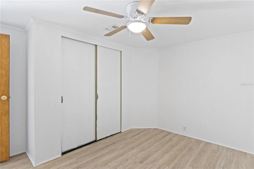 На продажу: $129,900 (2 спален, 2 ванн, 1035 Квадратных фут)