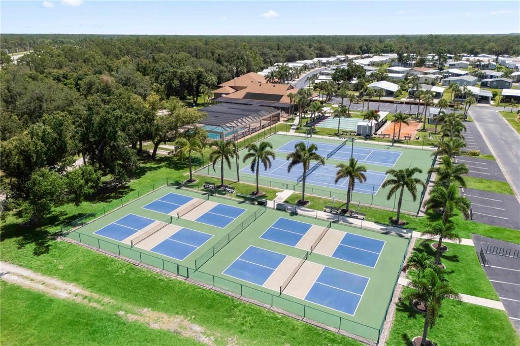 На продажу: $129,900 (2 спален, 2 ванн, 1035 Квадратных фут)