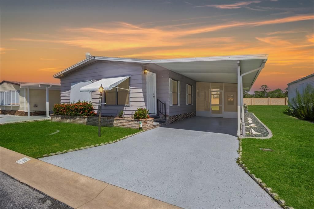 На продажу: $129,900 (2 спален, 2 ванн, 1035 Квадратных фут)