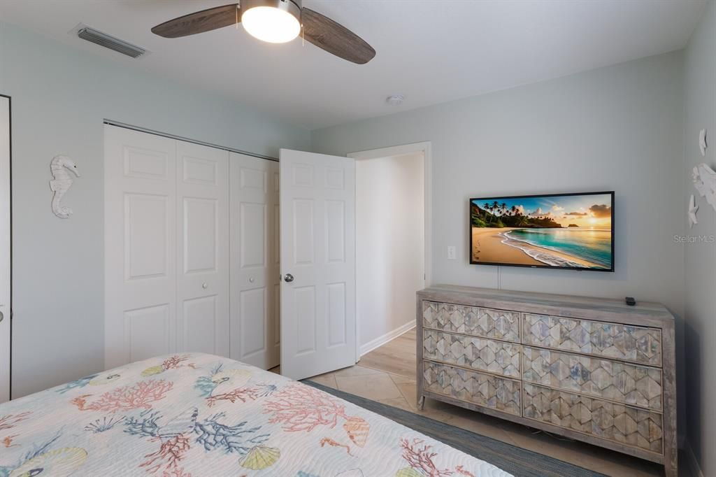 Под контрактом: $1,895,000 (5 спален, 4 ванн, 2342 Квадратных фут)