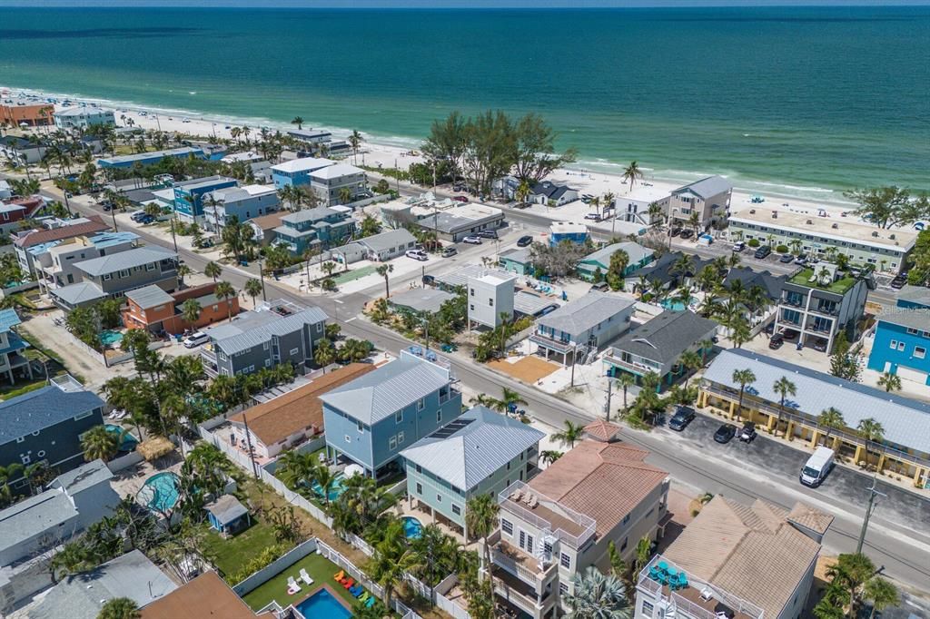 Под контрактом: $1,895,000 (5 спален, 4 ванн, 2342 Квадратных фут)