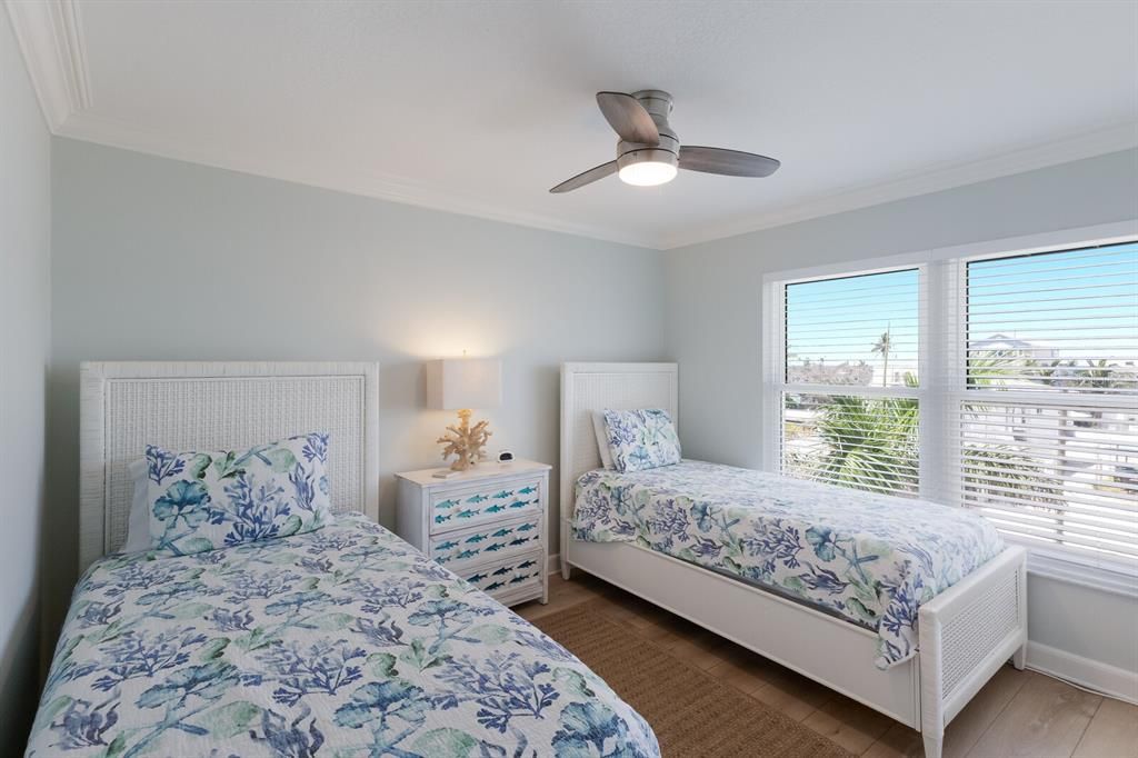 Под контрактом: $1,895,000 (5 спален, 4 ванн, 2342 Квадратных фут)