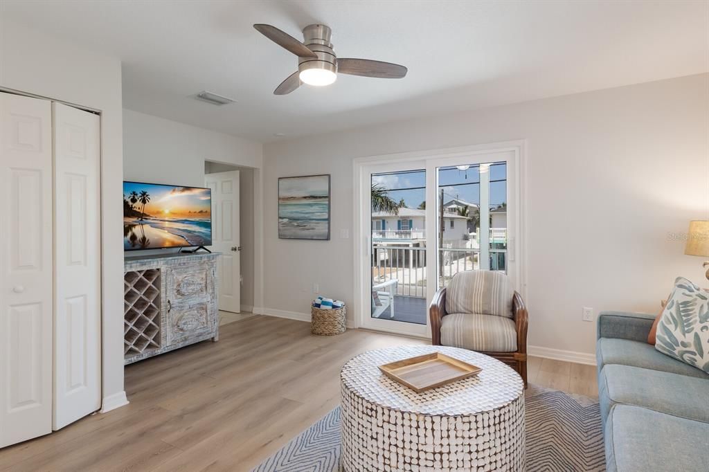 Под контрактом: $1,895,000 (5 спален, 4 ванн, 2342 Квадратных фут)