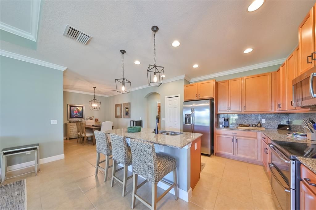 For Sale: $334,900 (2 beds, 2 baths, 1668 Square Feet)