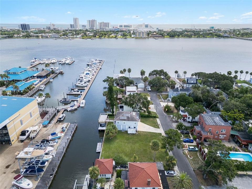 En Venta: $415,000 (0.14 acres)