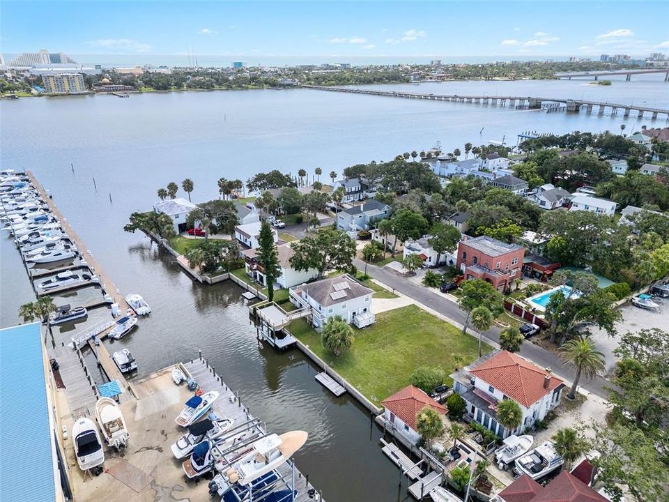 En Venta: $415,000 (0.14 acres)