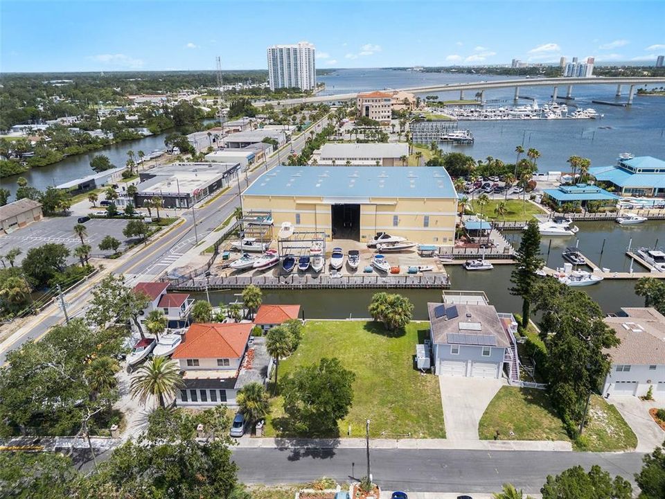 En Venta: $415,000 (0.14 acres)