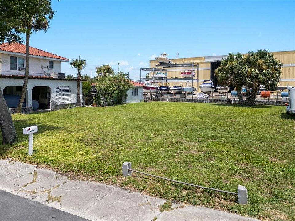 En Venta: $415,000 (0.14 acres)