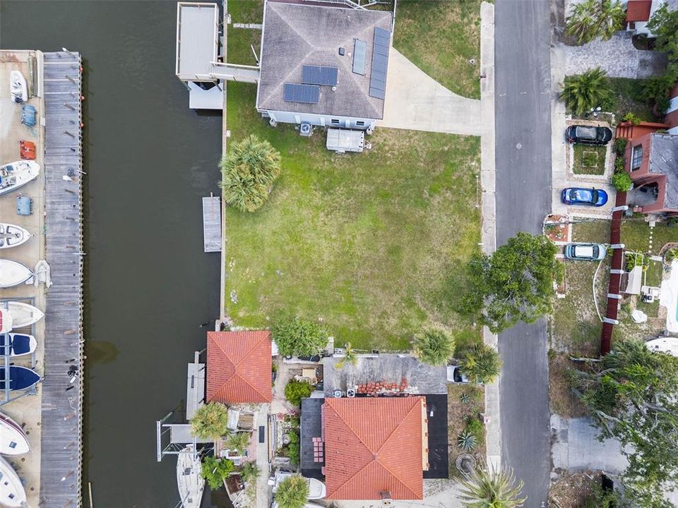 En Venta: $415,000 (0.14 acres)