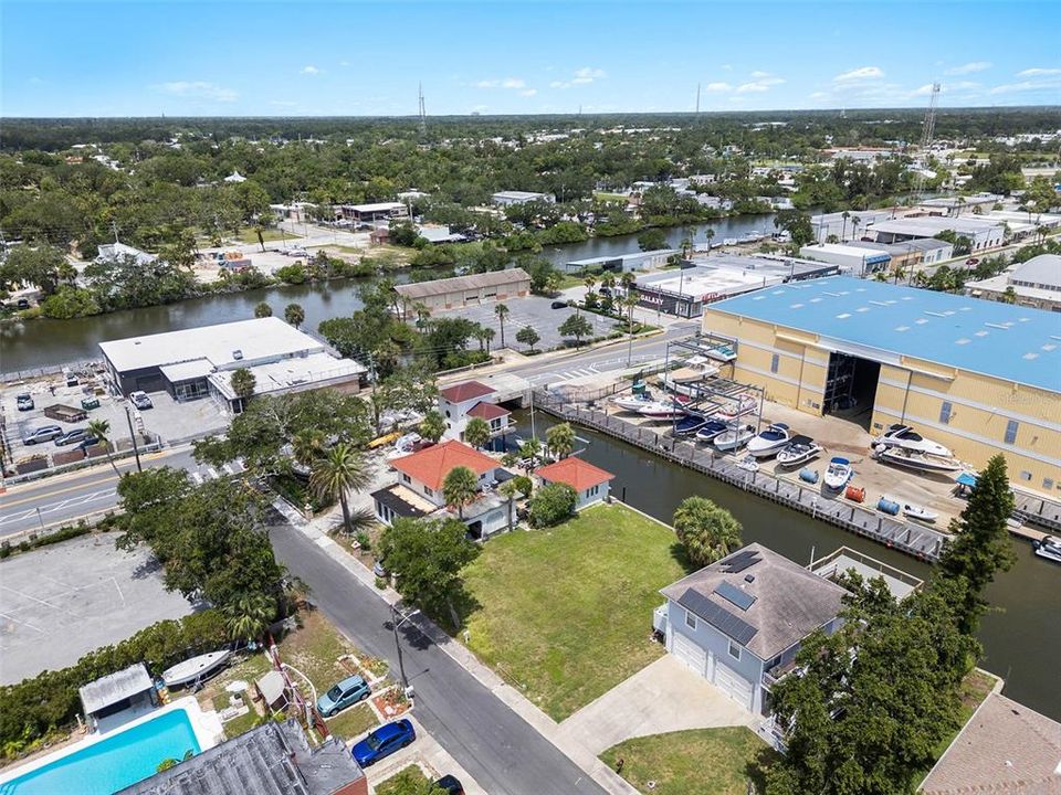 En Venta: $415,000 (0.14 acres)