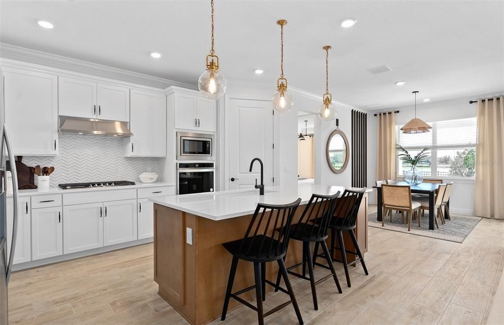 Activo con contrato: $1,125,000 (4 camas, 4 baños, 3080 Pies cuadrados)