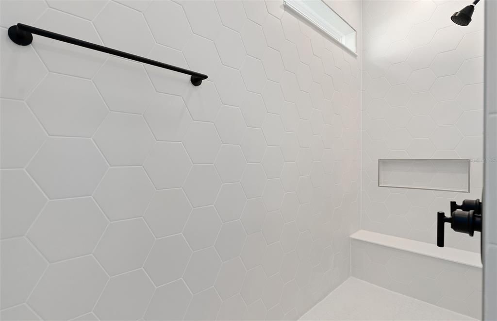 Activo con contrato: $1,125,000 (4 camas, 4 baños, 3080 Pies cuadrados)