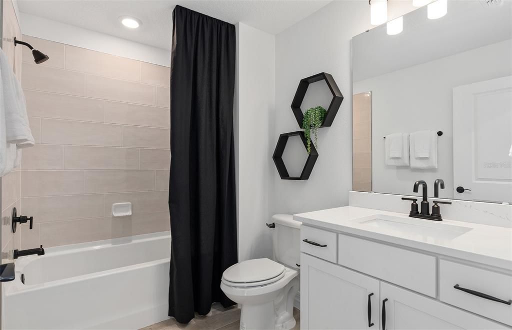 Activo con contrato: $1,125,000 (4 camas, 4 baños, 3080 Pies cuadrados)