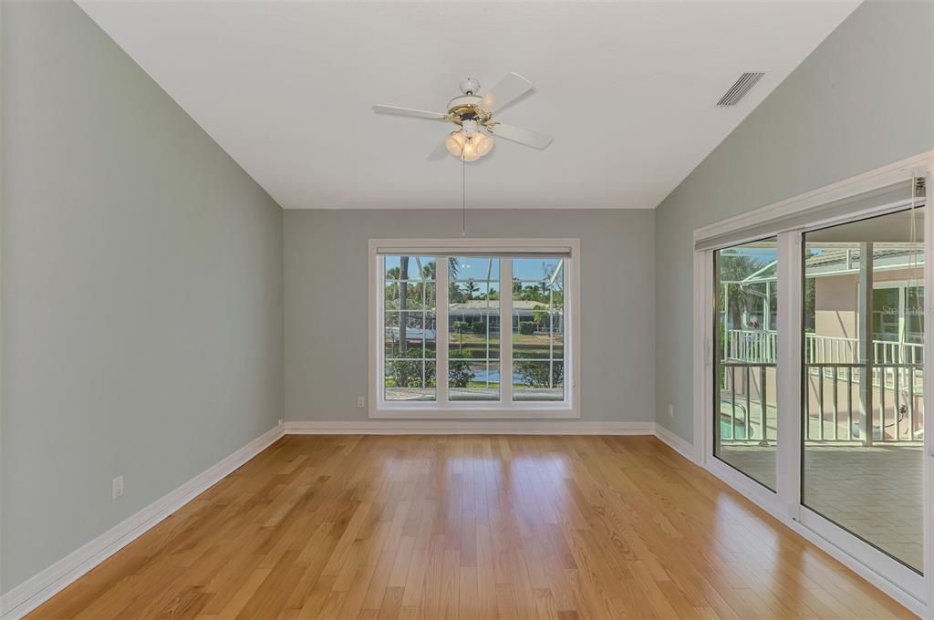 Под контрактом: $1,850,000 (3 спален, 2 ванн, 2522 Квадратных фут)