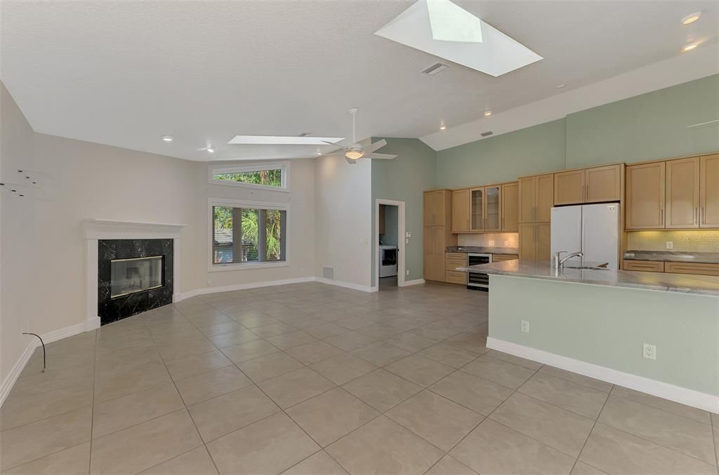 Под контрактом: $1,850,000 (3 спален, 2 ванн, 2522 Квадратных фут)