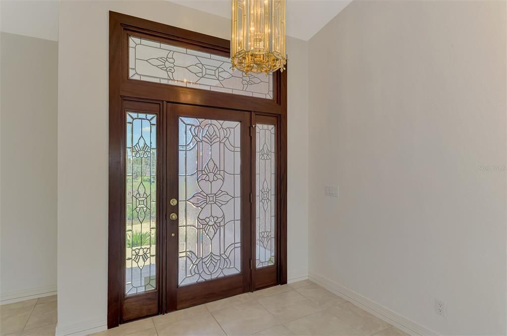 Под контрактом: $1,850,000 (3 спален, 2 ванн, 2522 Квадратных фут)