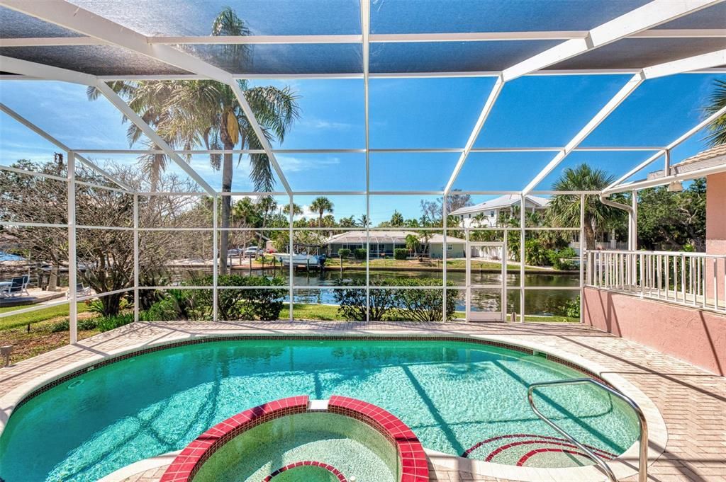 Под контрактом: $1,850,000 (3 спален, 2 ванн, 2522 Квадратных фут)