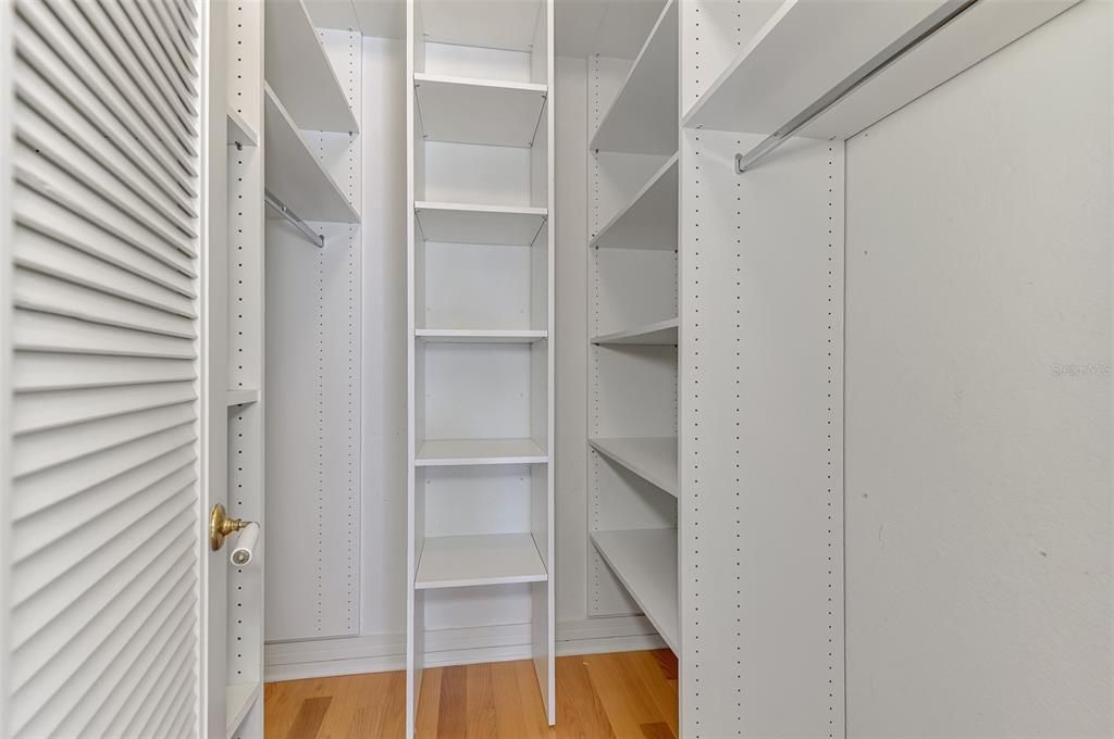 Под контрактом: $1,850,000 (3 спален, 2 ванн, 2522 Квадратных фут)