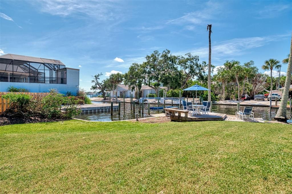 Под контрактом: $1,850,000 (3 спален, 2 ванн, 2522 Квадратных фут)