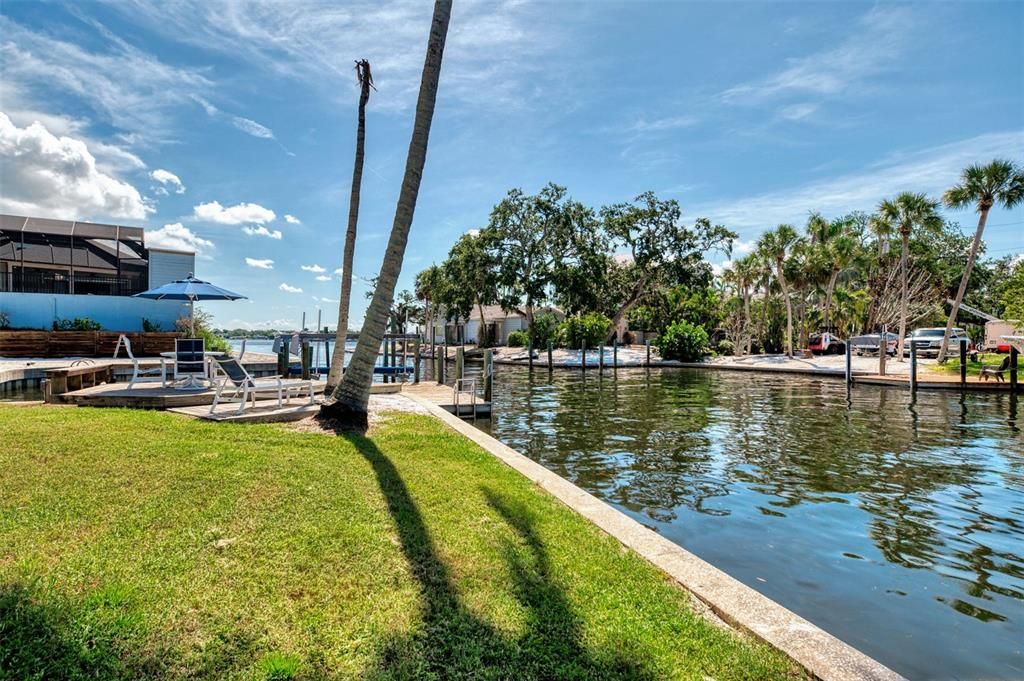 Под контрактом: $1,850,000 (3 спален, 2 ванн, 2522 Квадратных фут)