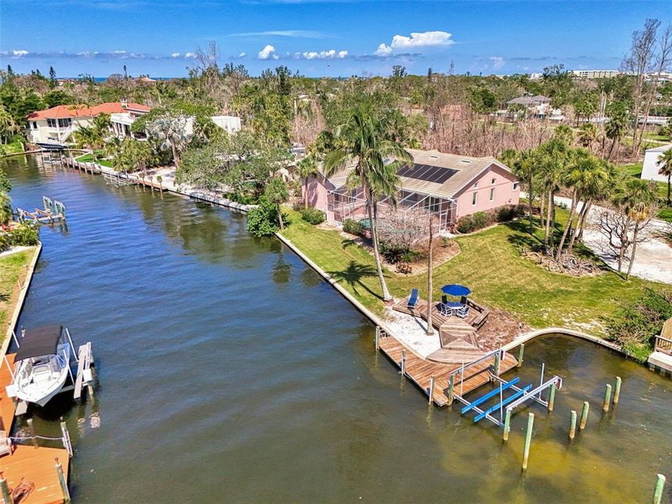 Под контрактом: $1,850,000 (3 спален, 2 ванн, 2522 Квадратных фут)