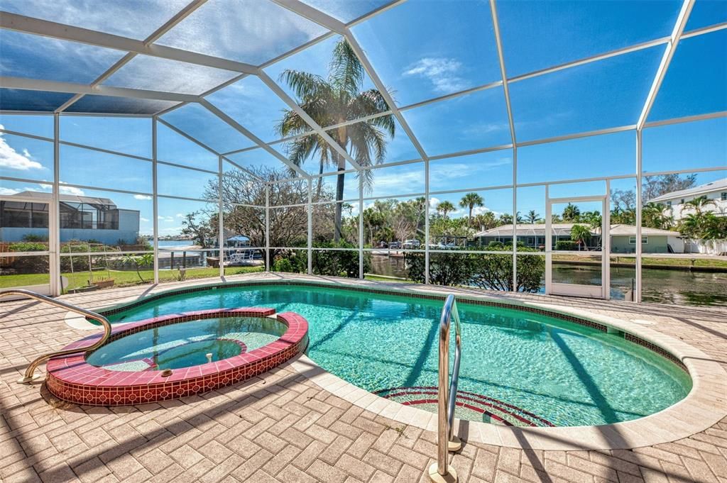 Под контрактом: $1,850,000 (3 спален, 2 ванн, 2522 Квадратных фут)