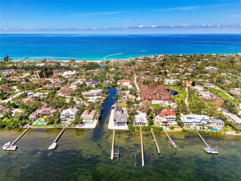 Под контрактом: $1,850,000 (3 спален, 2 ванн, 2522 Квадратных фут)