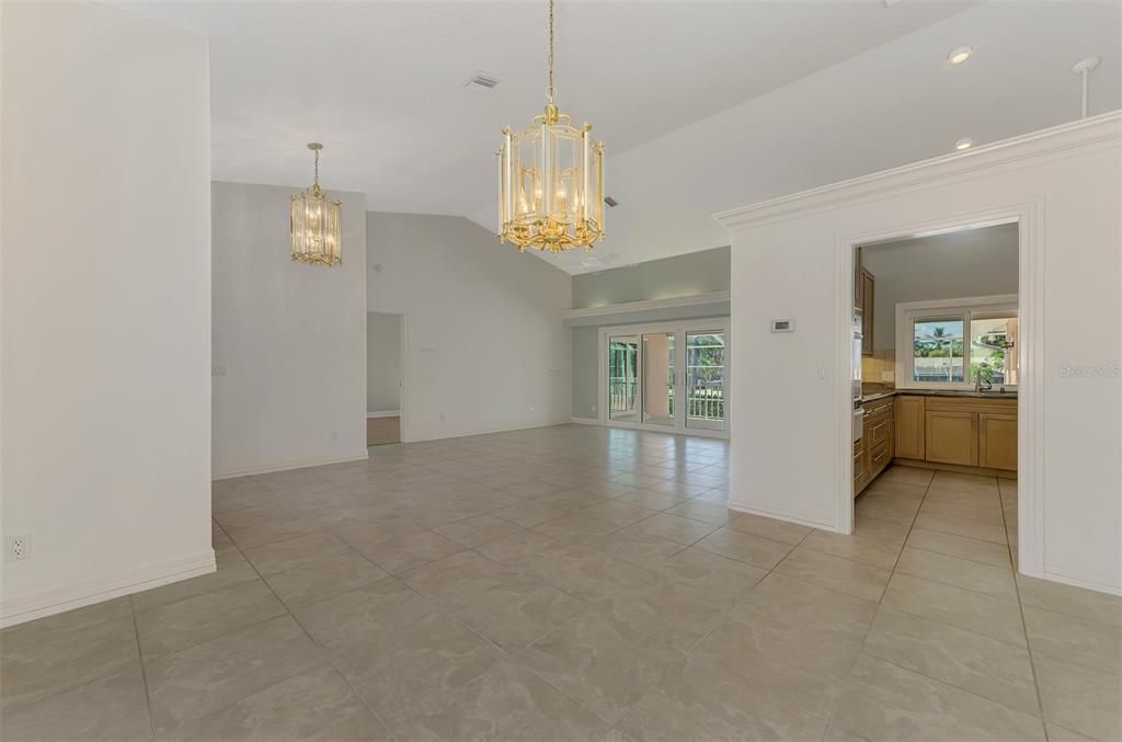 Под контрактом: $1,850,000 (3 спален, 2 ванн, 2522 Квадратных фут)