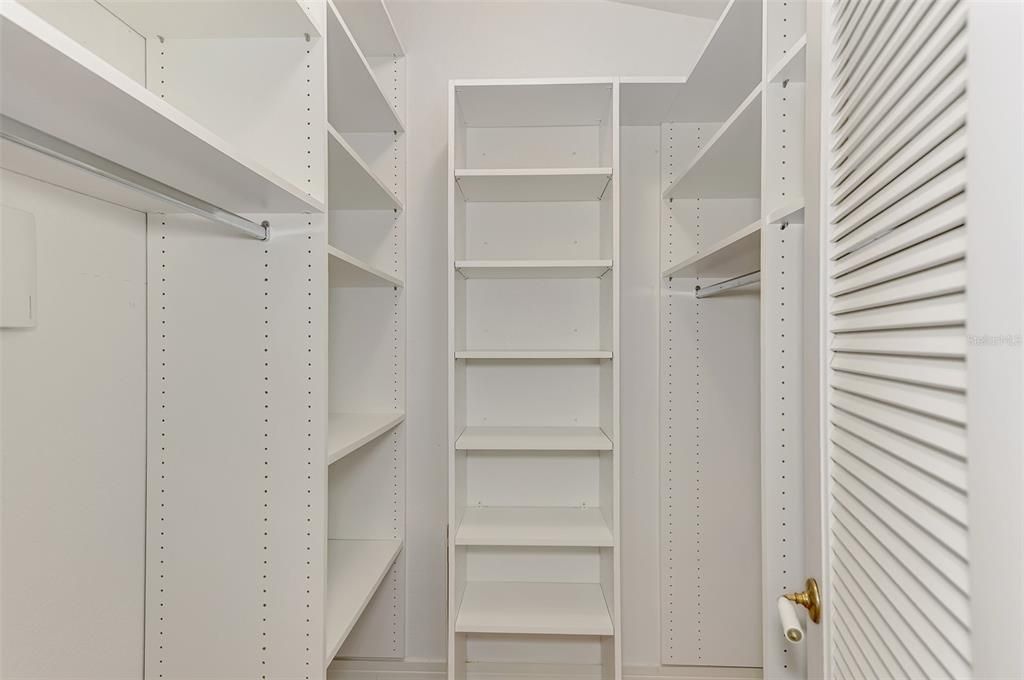 Под контрактом: $1,850,000 (3 спален, 2 ванн, 2522 Квадратных фут)