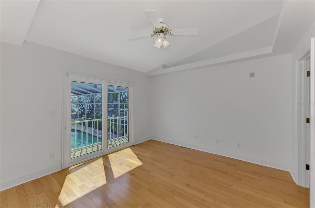 Под контрактом: $1,850,000 (3 спален, 2 ванн, 2522 Квадратных фут)