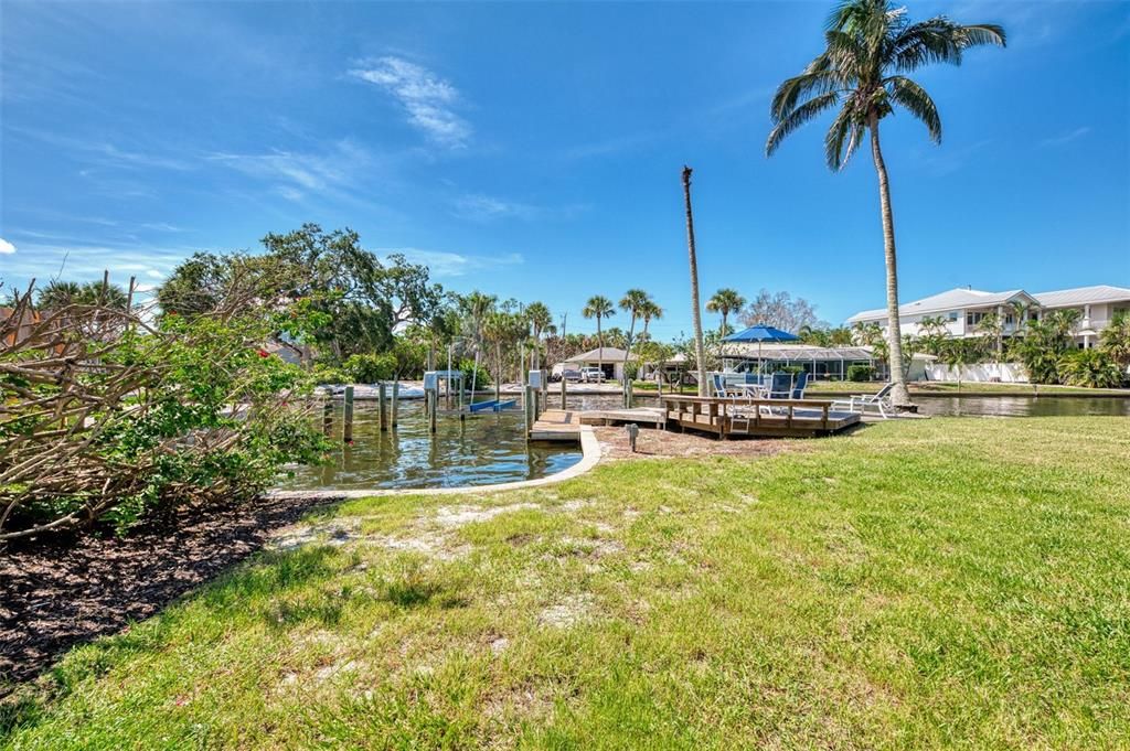 Под контрактом: $1,850,000 (3 спален, 2 ванн, 2522 Квадратных фут)