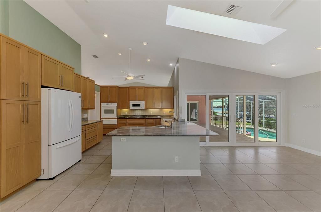 Под контрактом: $1,850,000 (3 спален, 2 ванн, 2522 Квадратных фут)