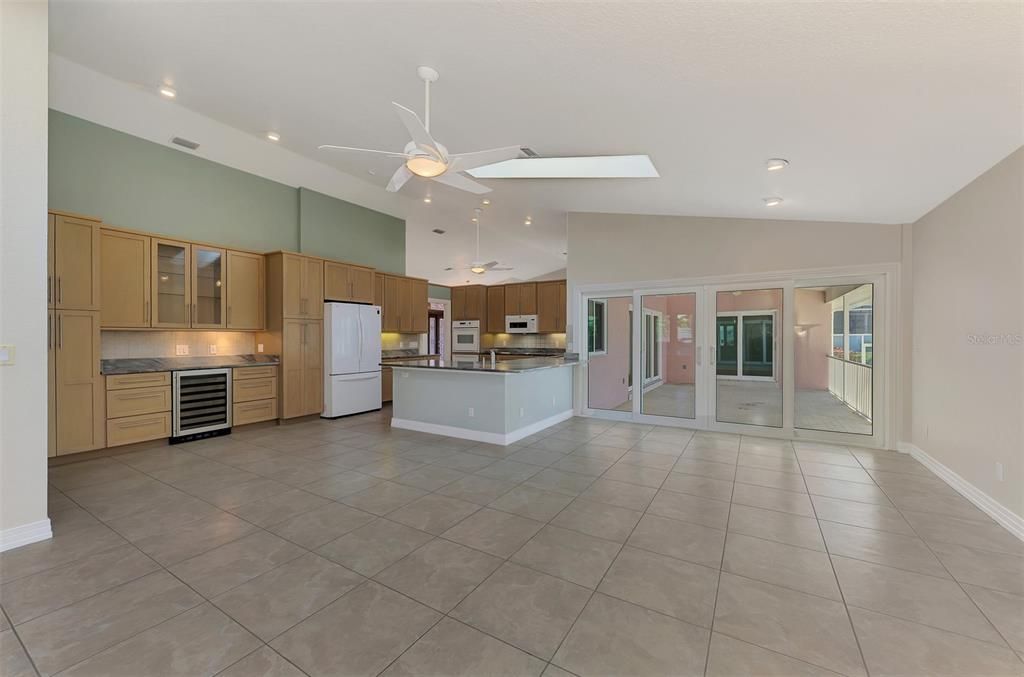 Под контрактом: $1,850,000 (3 спален, 2 ванн, 2522 Квадратных фут)