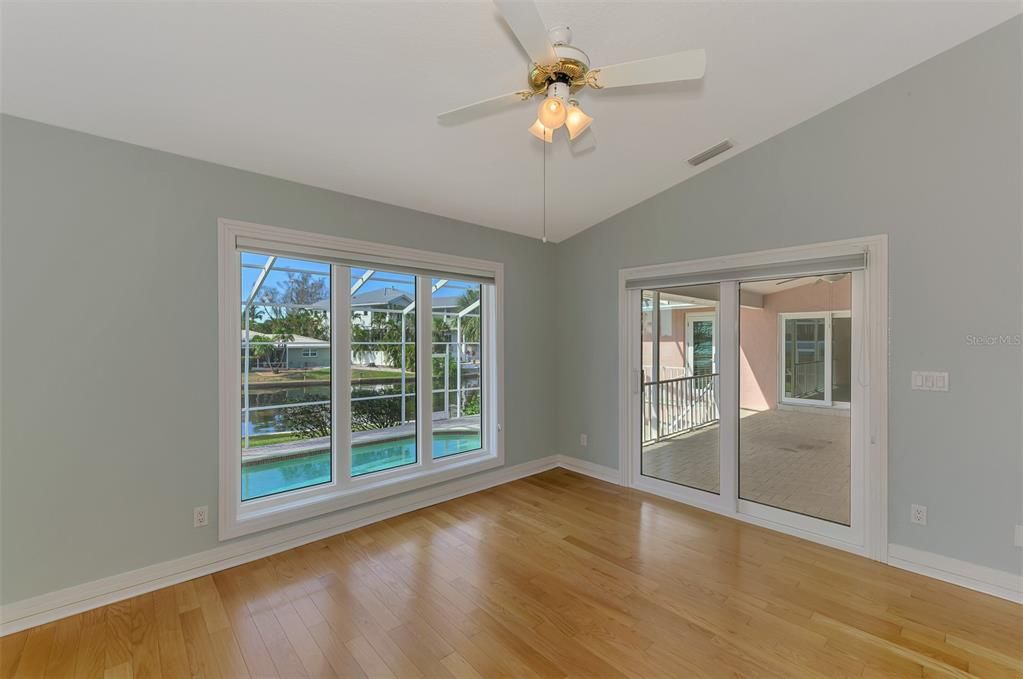 Под контрактом: $1,850,000 (3 спален, 2 ванн, 2522 Квадратных фут)