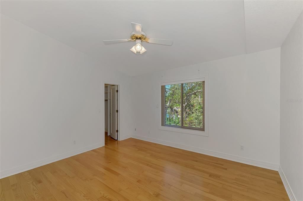 Под контрактом: $1,850,000 (3 спален, 2 ванн, 2522 Квадратных фут)