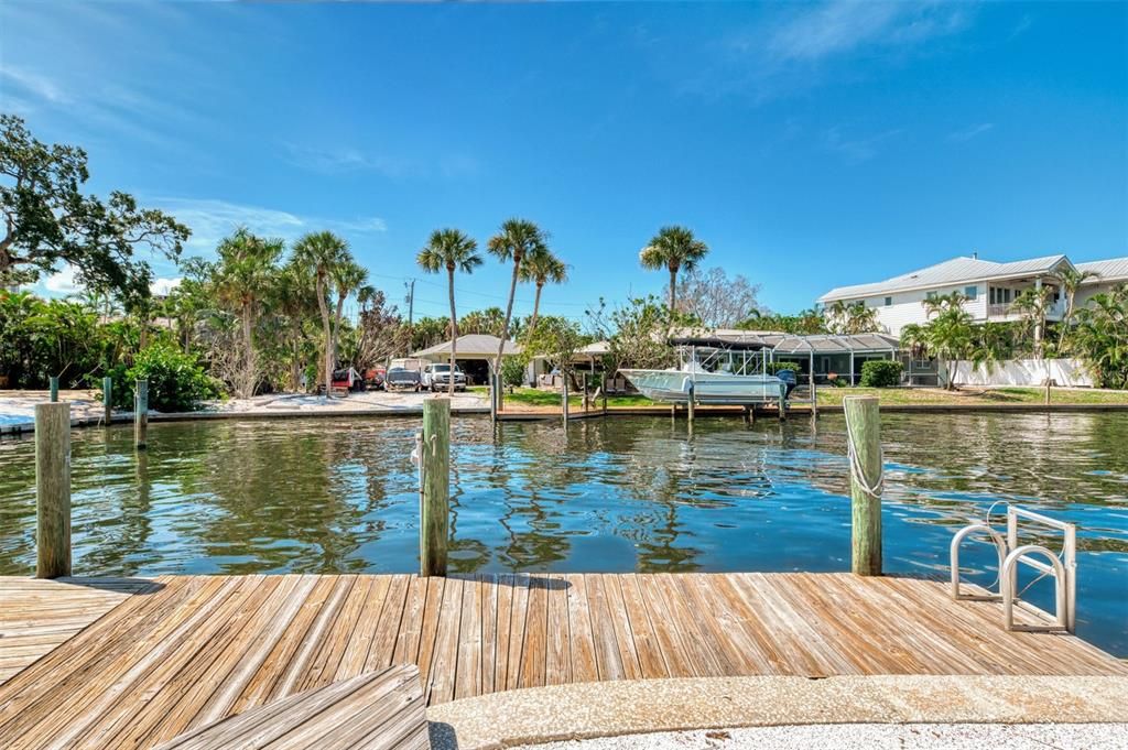 Под контрактом: $1,850,000 (3 спален, 2 ванн, 2522 Квадратных фут)