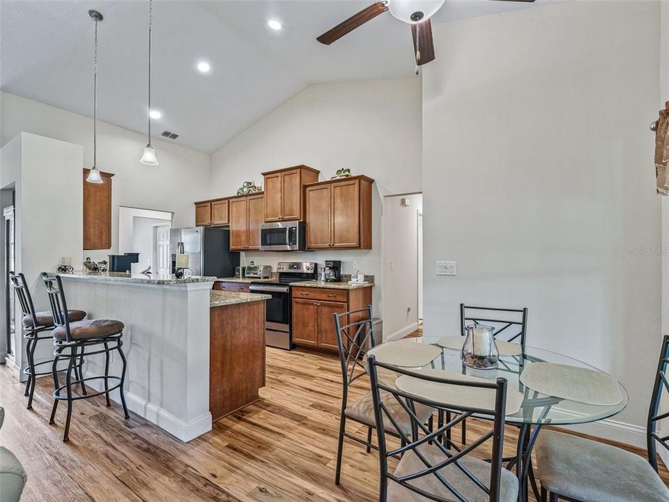 En Venta: $699,000 (4 camas, 2 baños, 2359 Pies cuadrados)